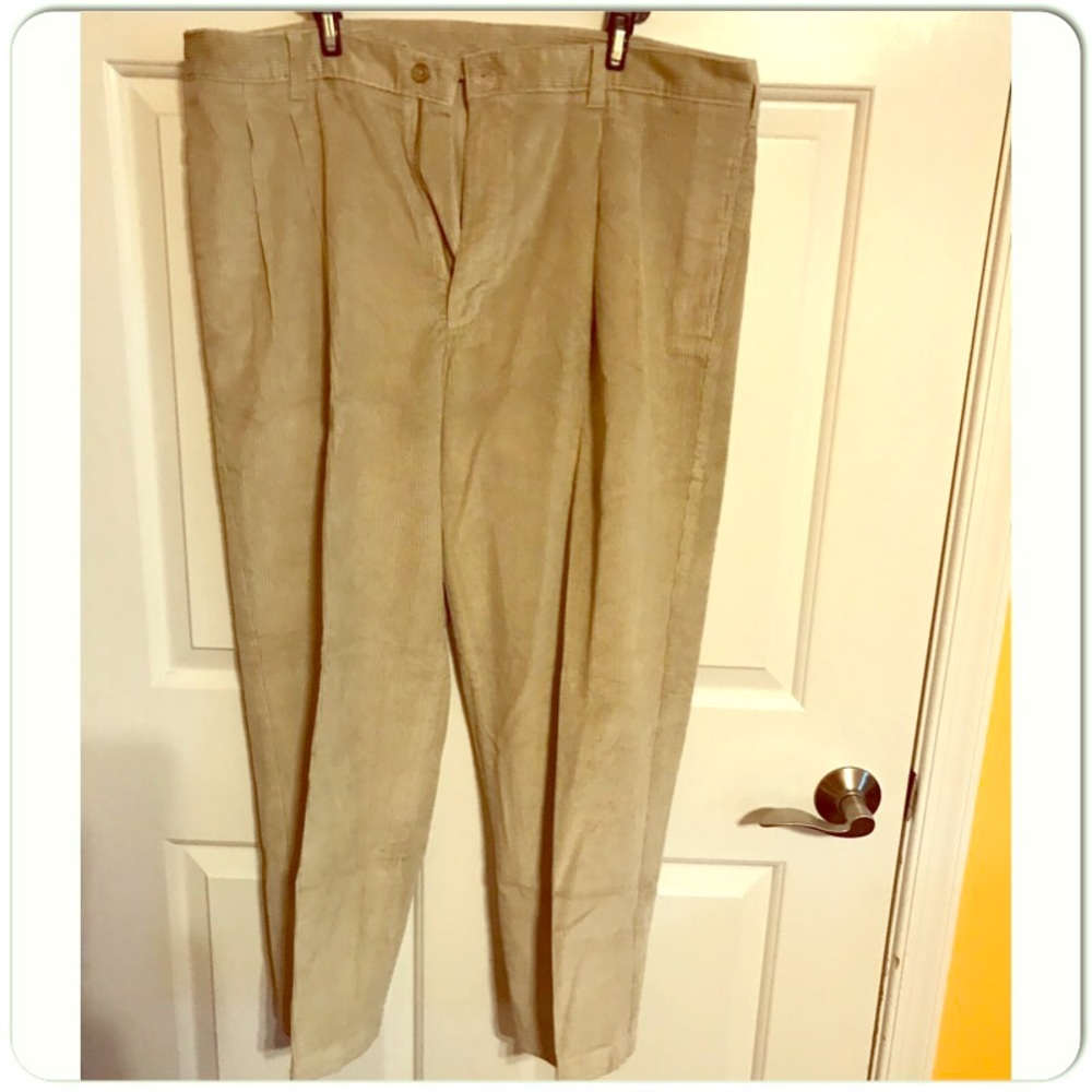 Roundtree & Yorke Sz 38/30 Corduroy Pants